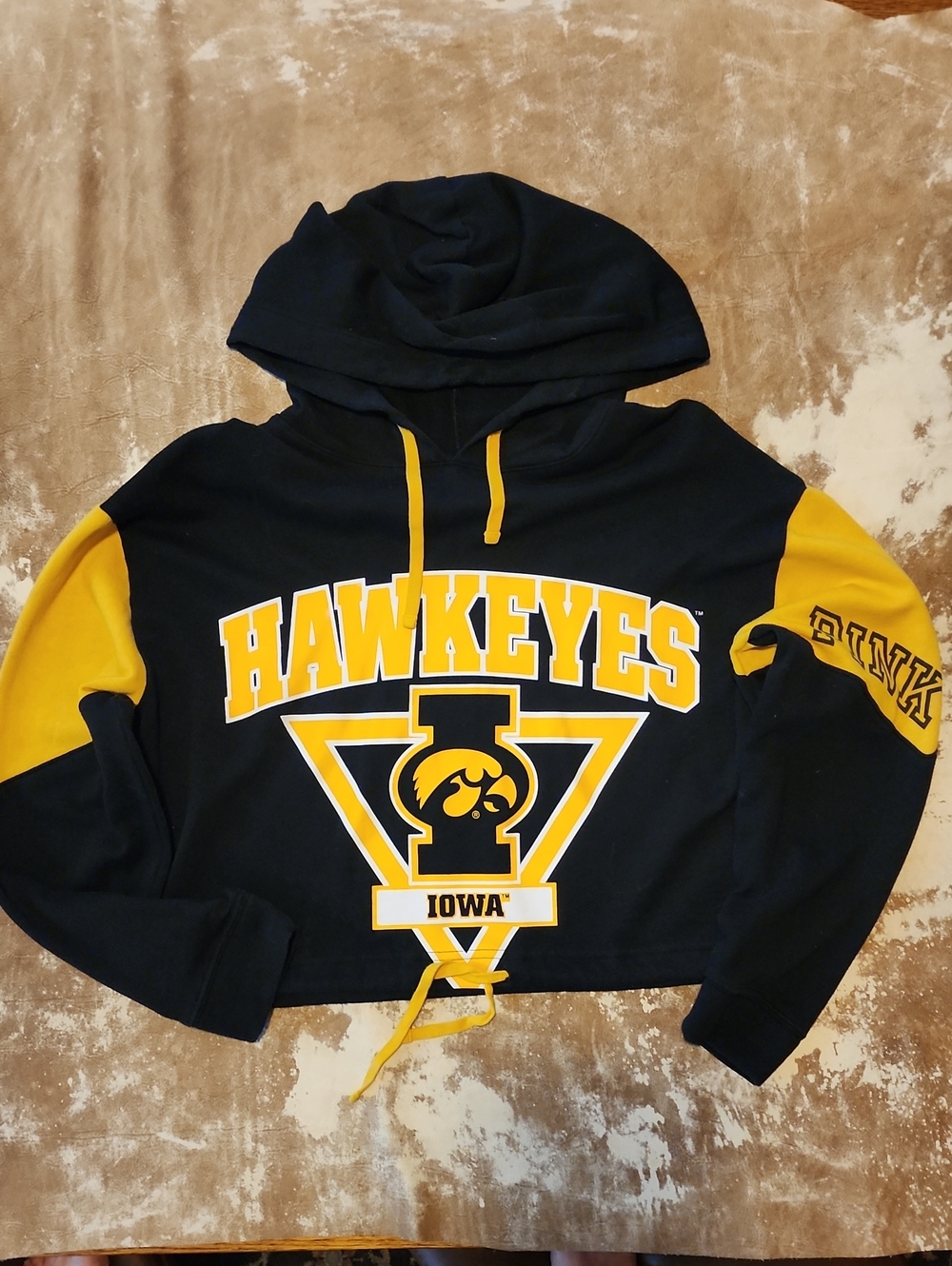 Pink VS 5th & Ocean Cropped Hooded Iowa Hawkeyes. Size: M